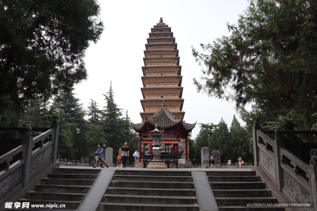 白马寺齐云塔远眺图片