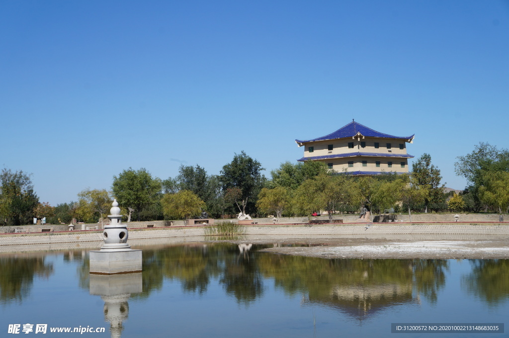 水面反射古建