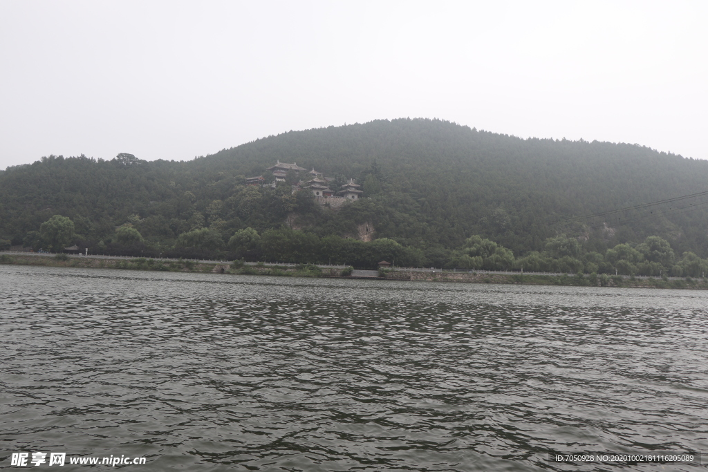 龙门石窟香山寺远眺