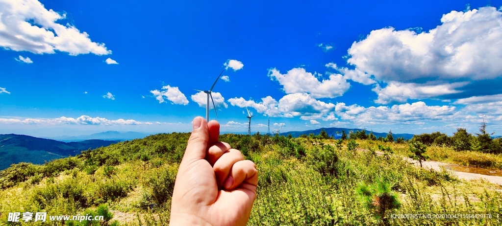 草原上的大风车