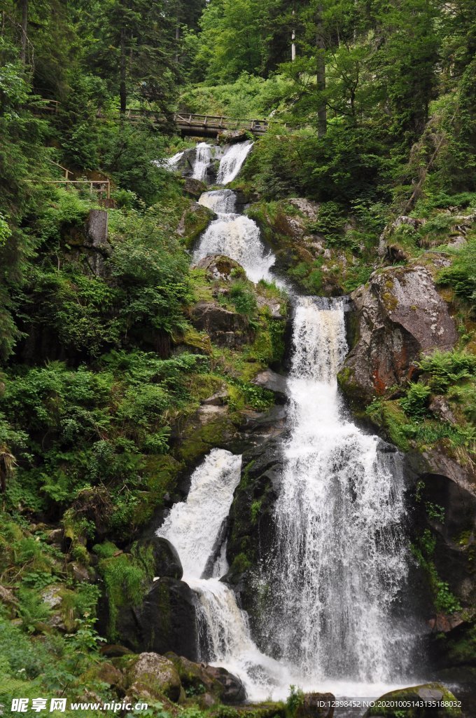 山涧瀑布溪流美景