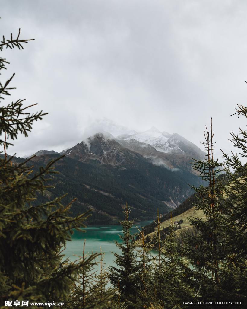 雪山湖泊草原