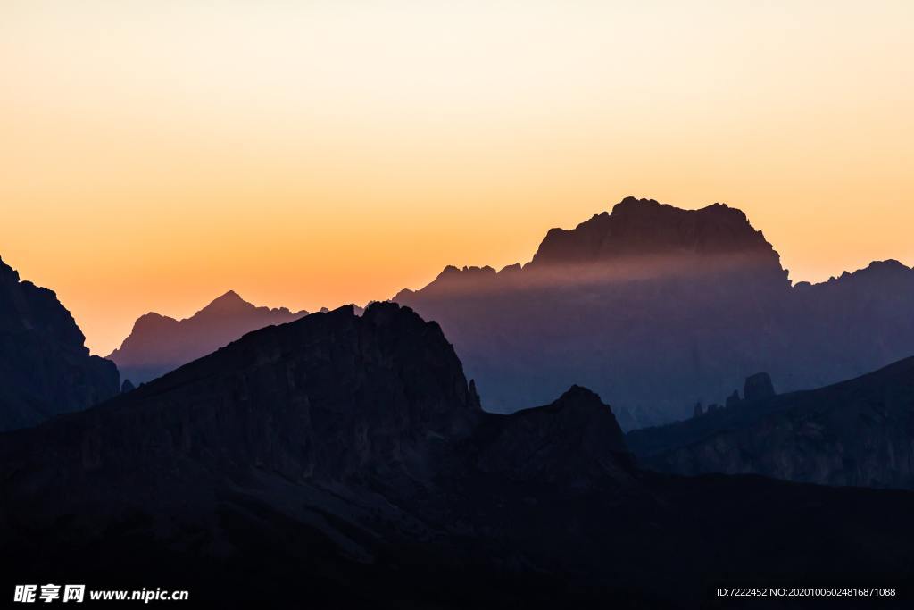 群山