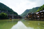 凤凰古城沱江两岸的老建筑