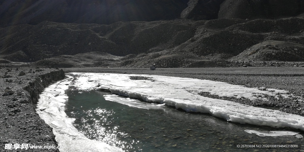 冰雪峡谷风景