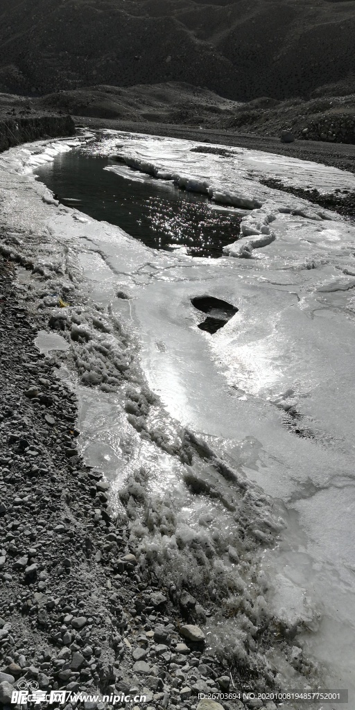 雪地河谷风景