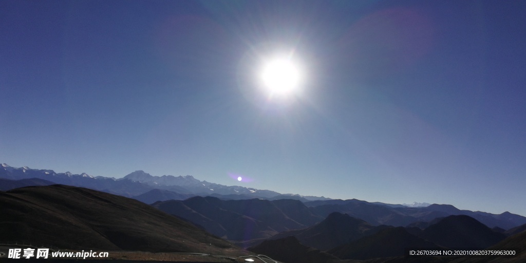 太阳光芒大山风景