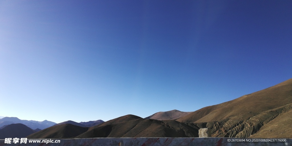 蓝天大山风景