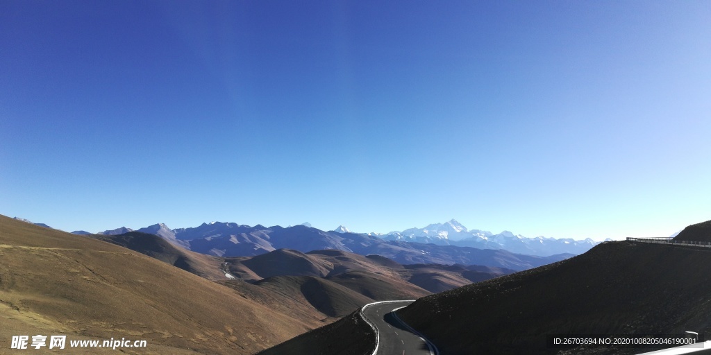 蓝天大山风景