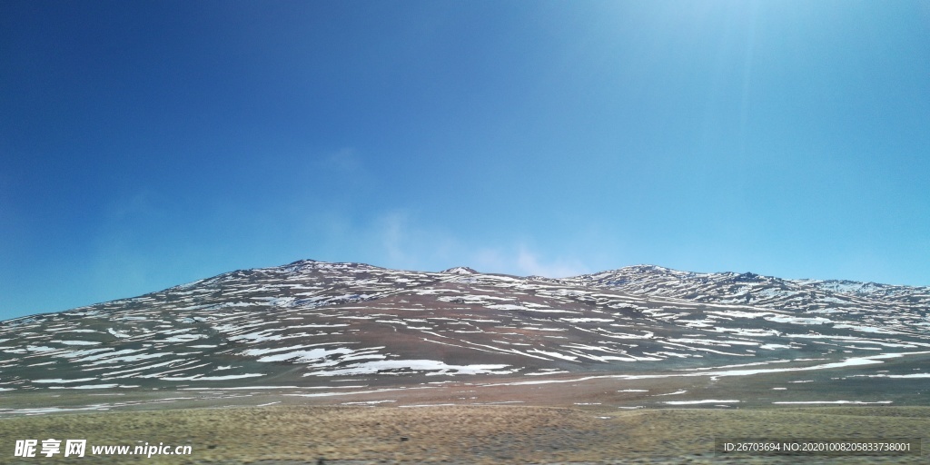 雪山蓝天风景