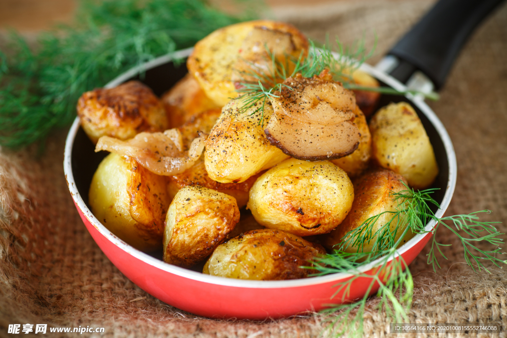 土豆炖肉美食食材背景海报素材