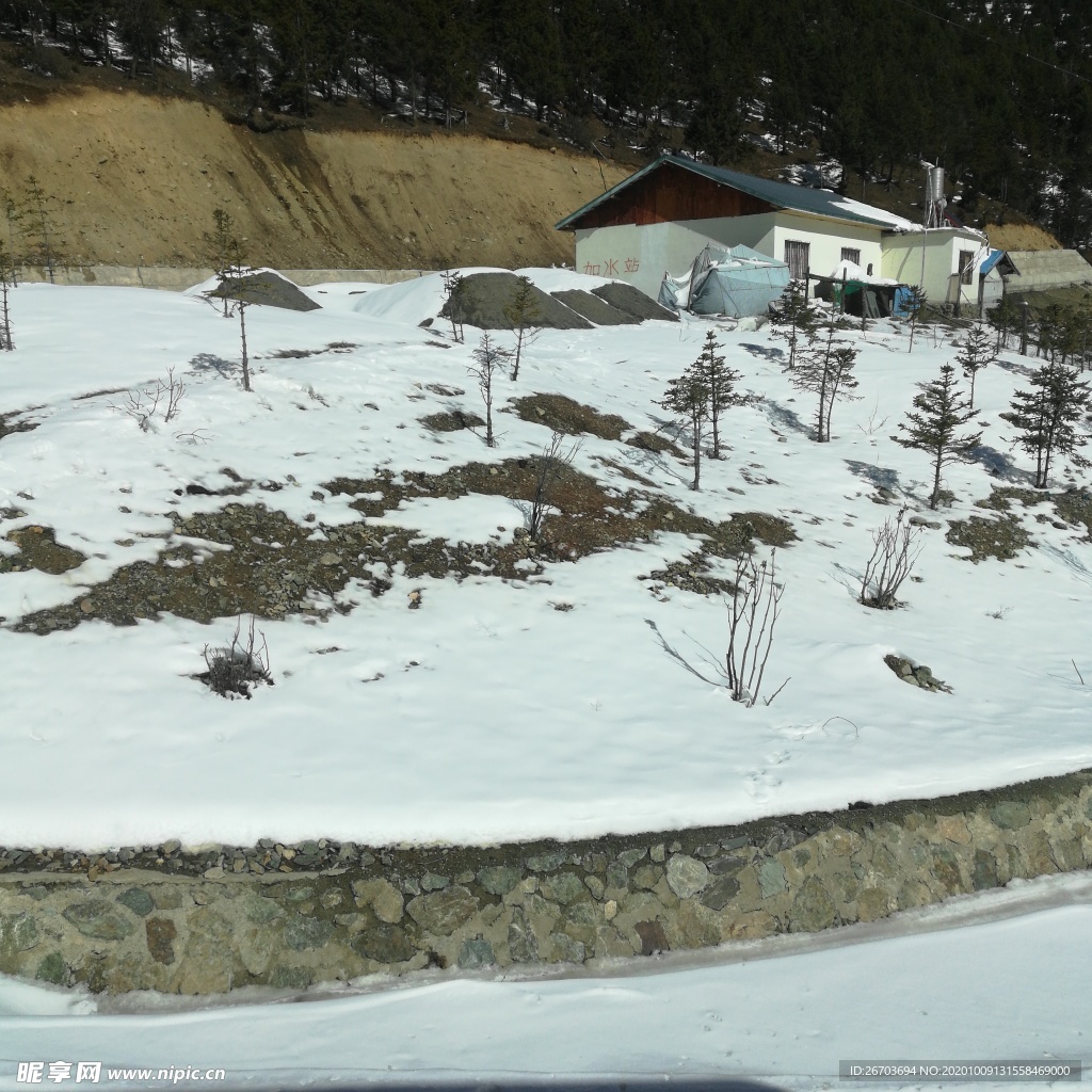 大山雪地小屋建筑