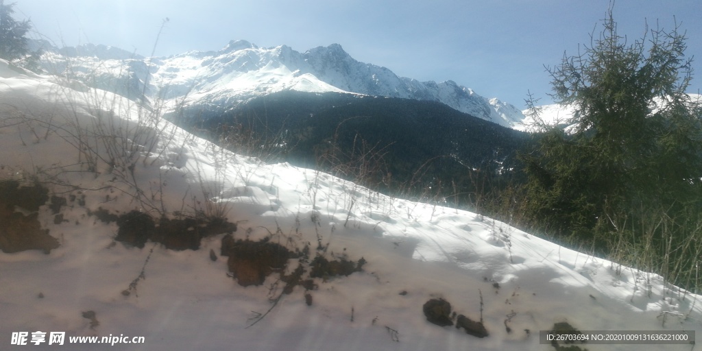 雪山山峰