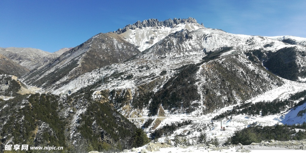 雪山山峰