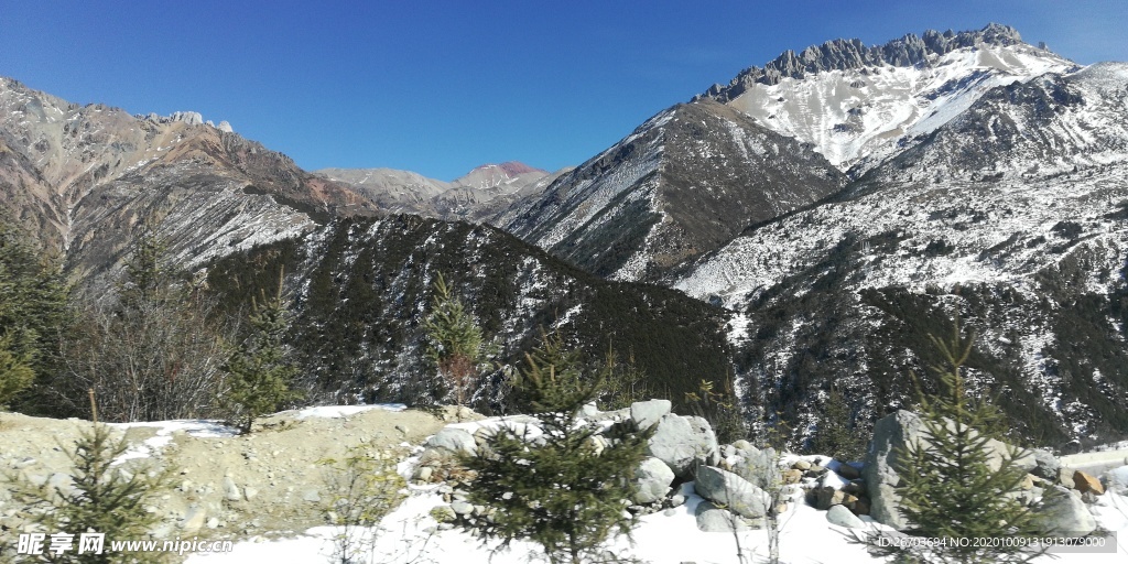 高山荒野雪地