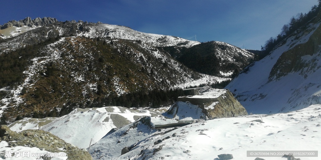 高山雪谷风光