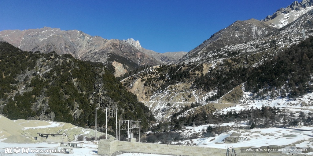 高山雪地荒野风景