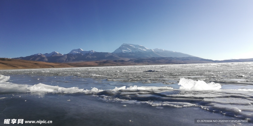 雪山冰川湖泊风景