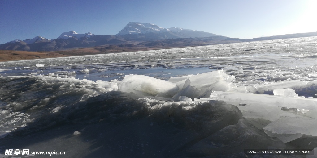 雪山冰川湖泊风景