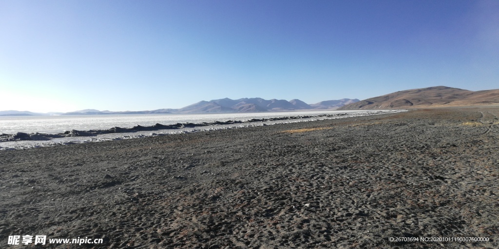 高原湖泊风景