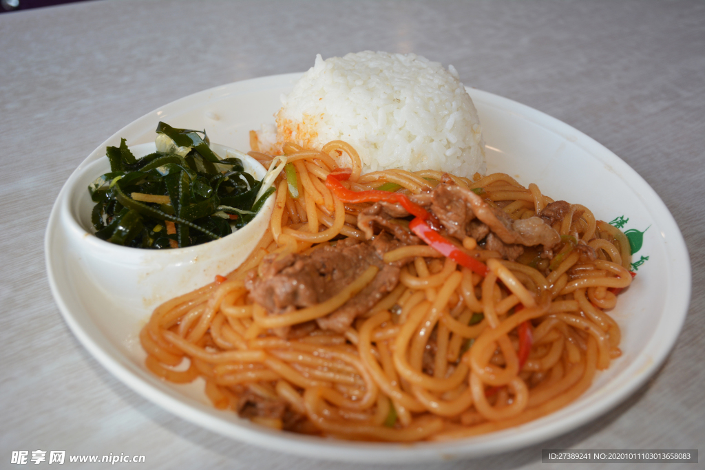 羊肉炒粉盖饭