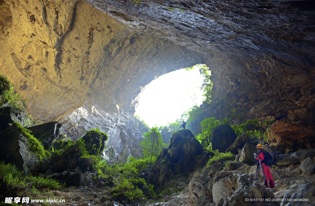 凤山溶洞洞穴石柱石钟乳摄影