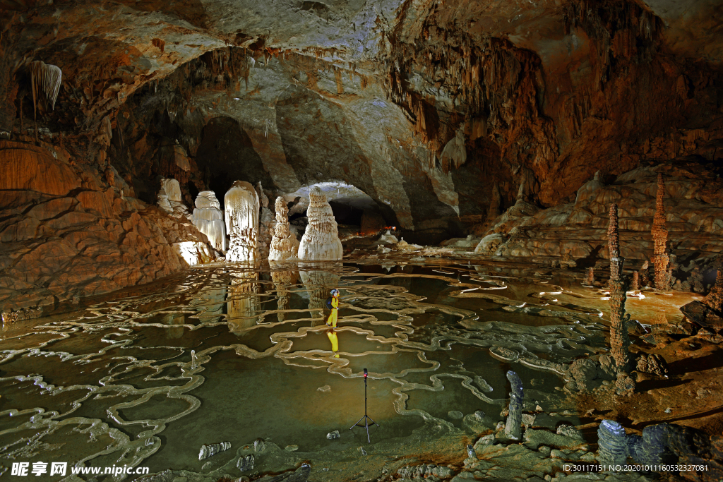 溶洞洞穴石柱石钟乳摄影
