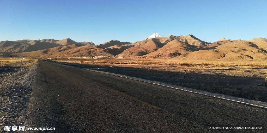 高原公路大山风光