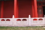 红色建筑一角