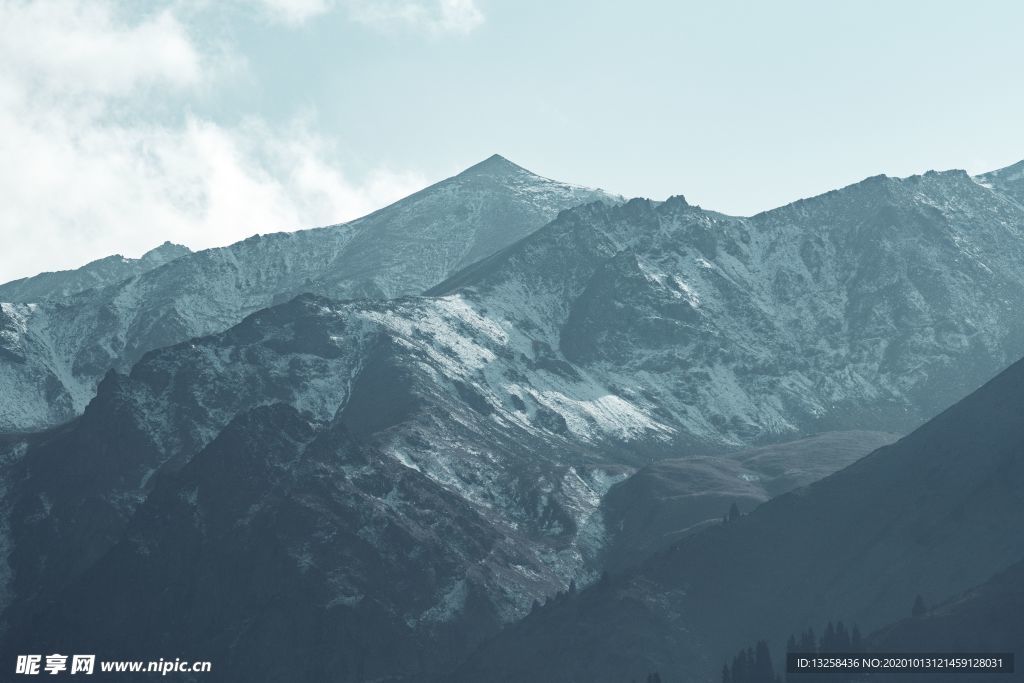 群山天空云彩风景背景