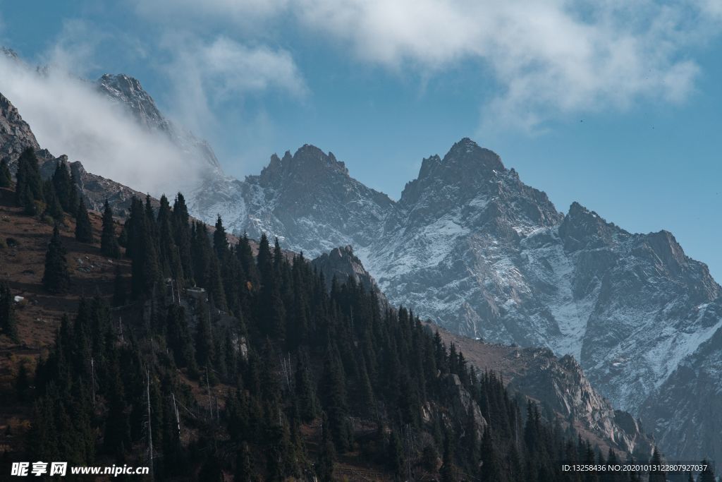 群山森林天空云彩风景