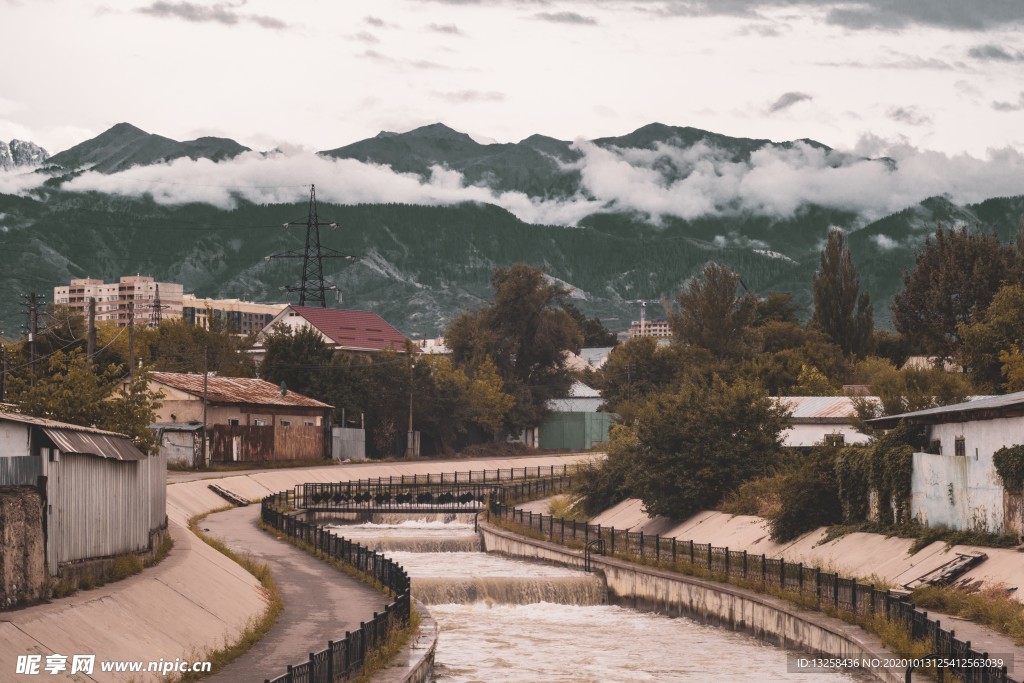 群山小镇河流风景建筑