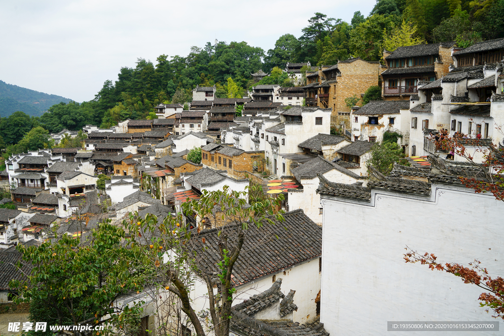 婺源篁岭古村的徽派建筑景观