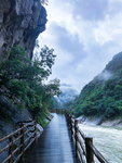 雨后峡谷