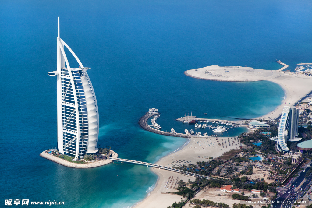 海边迪拜旅游背景海报素材