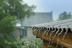 雨季屋檐建筑复古背景海报素材