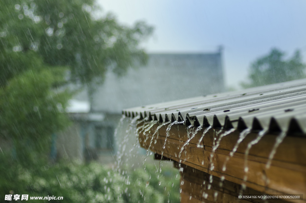 雨季屋檐建筑复古背景海报素材