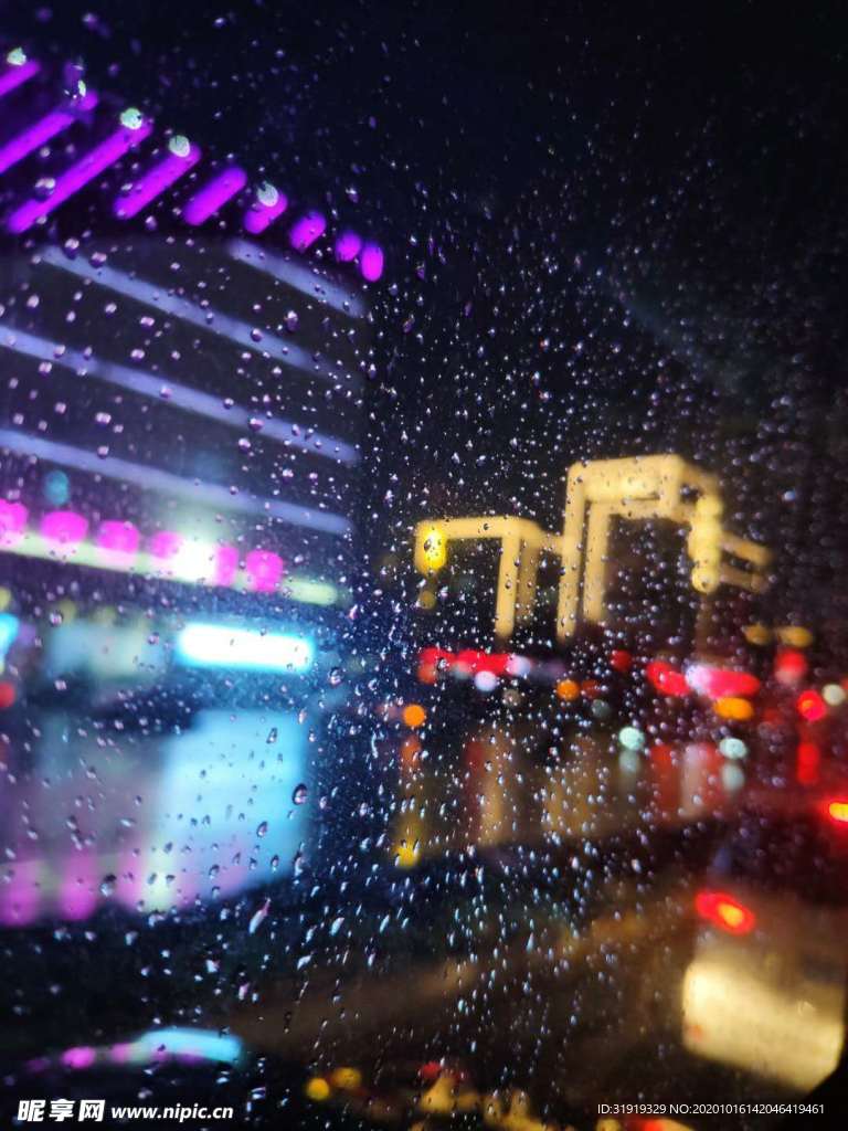 都市雨夜