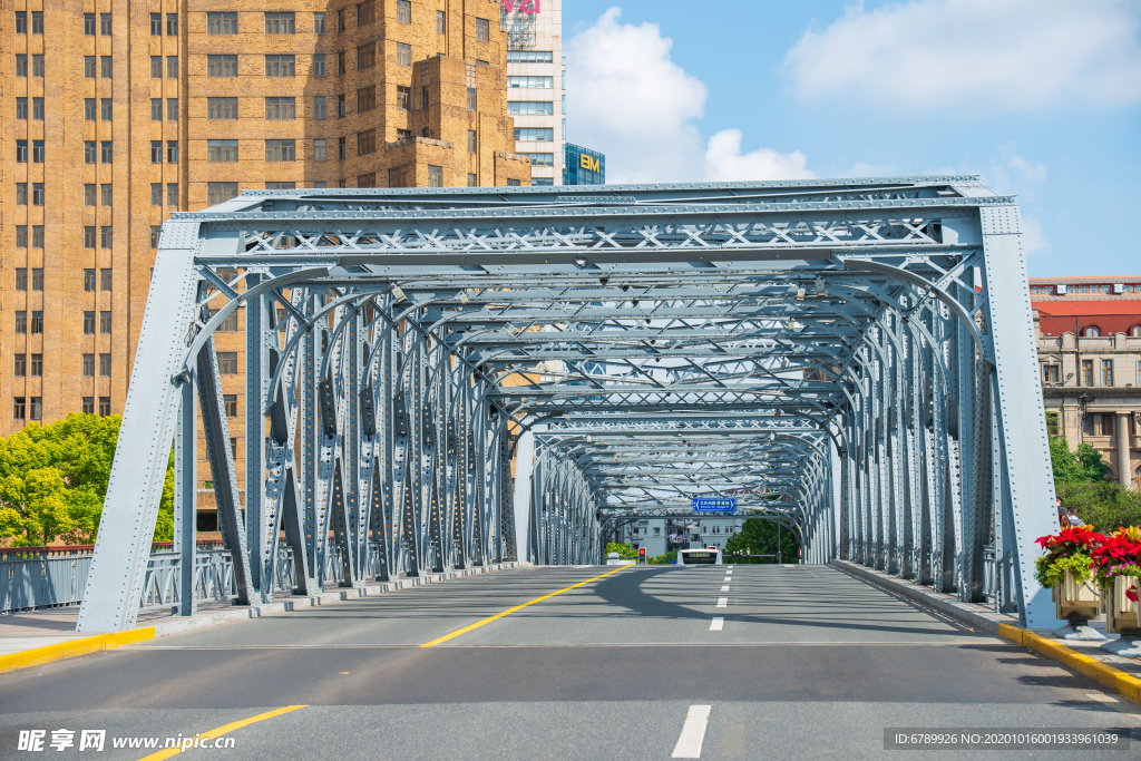 北外滩外白渡桥钢构件和上海大厦