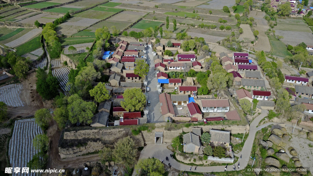 宁夏隆德县奠安乡梁堡村梁堡全貌