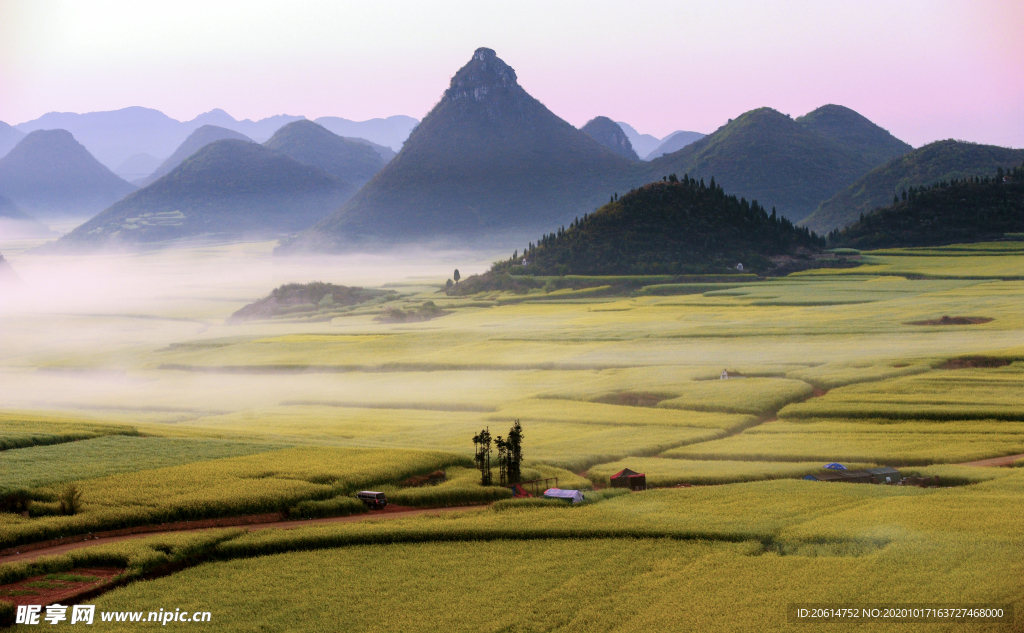 日暮下的乡村风景