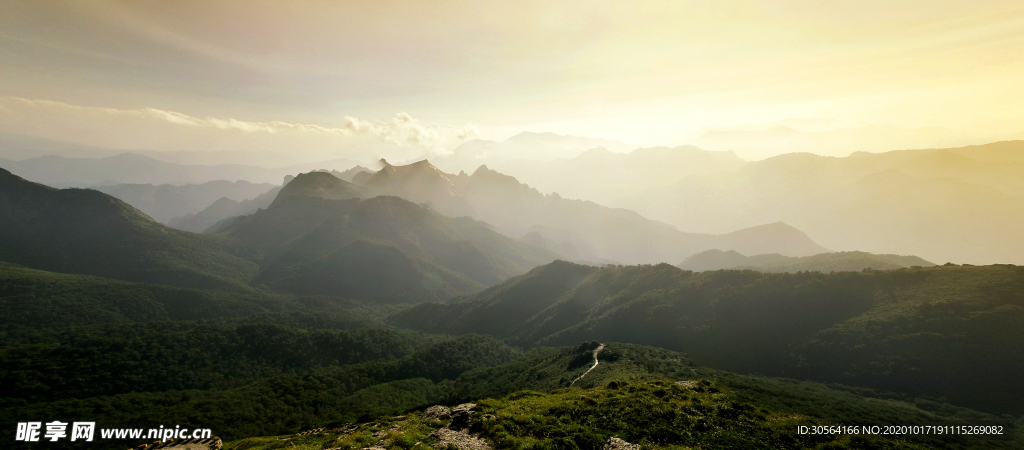 山顶云雾旅游旅行背景海报素材