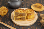流心莲蓉月饼