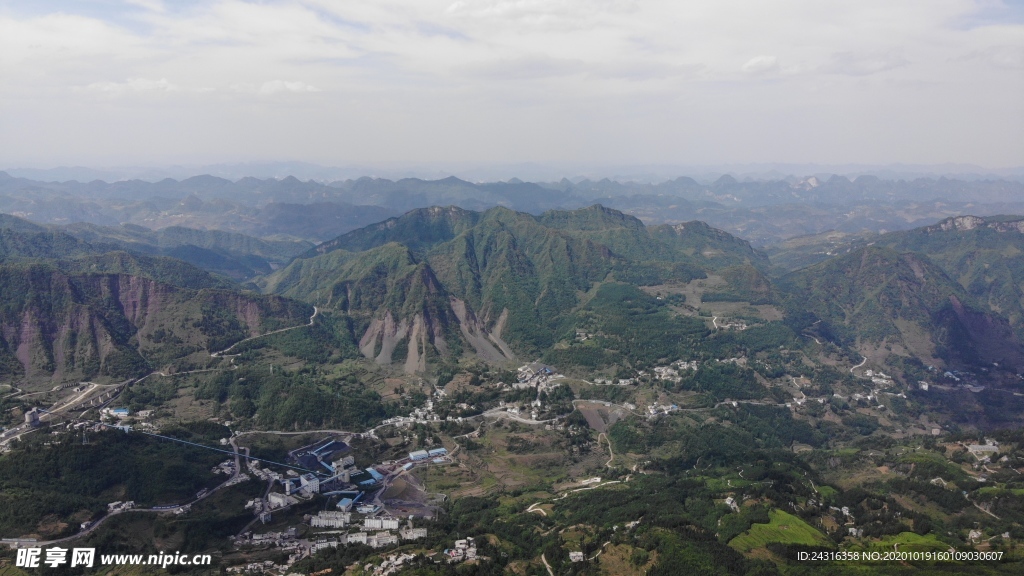 航拍贵州六盘水山区自然风光