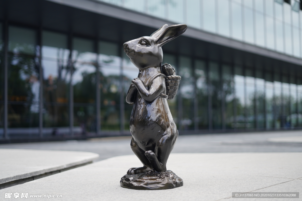 仿铜兔子雕塑摆件模型