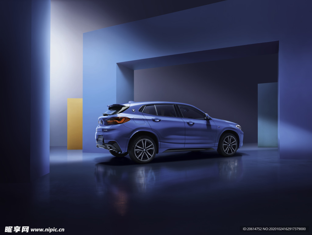 蓝色BMW汽车海报