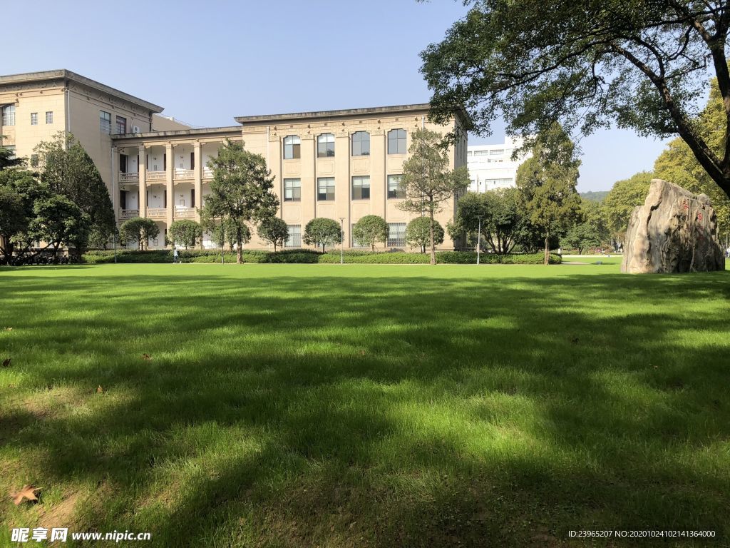 午后的华中科技大学图片馆风景