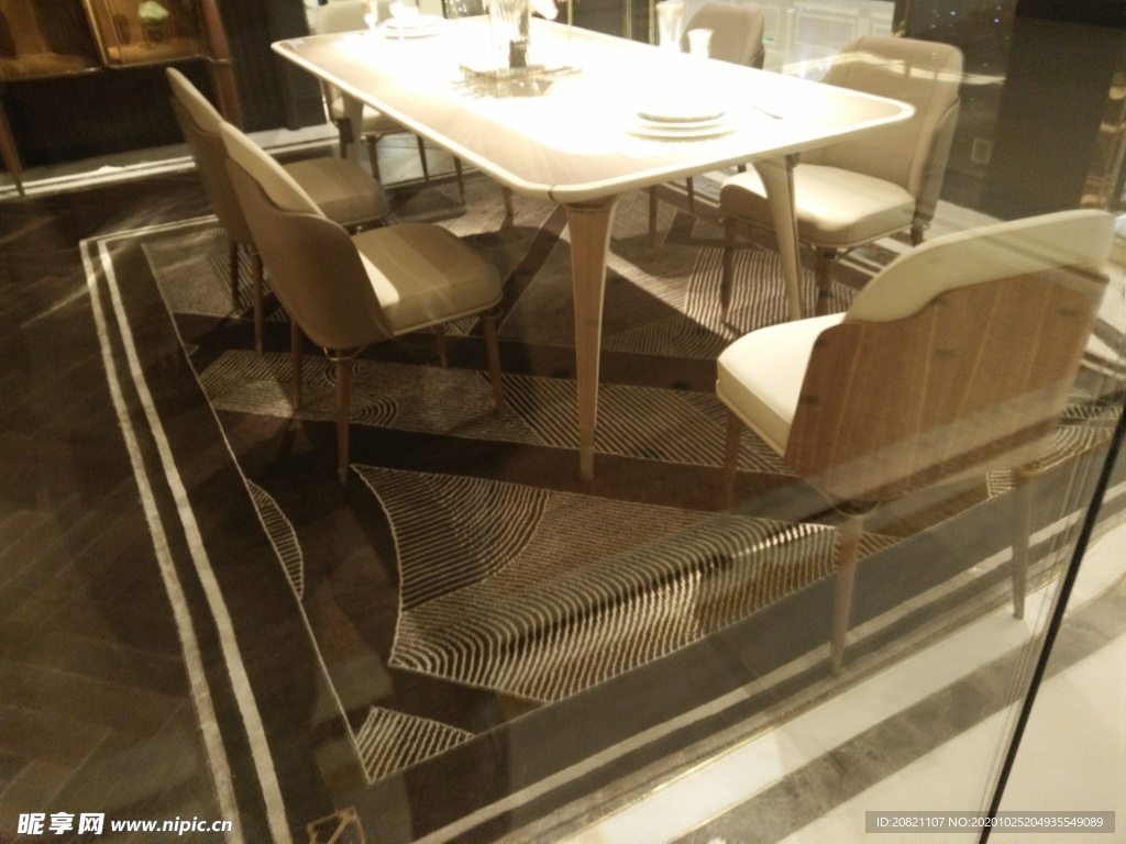 餐桌