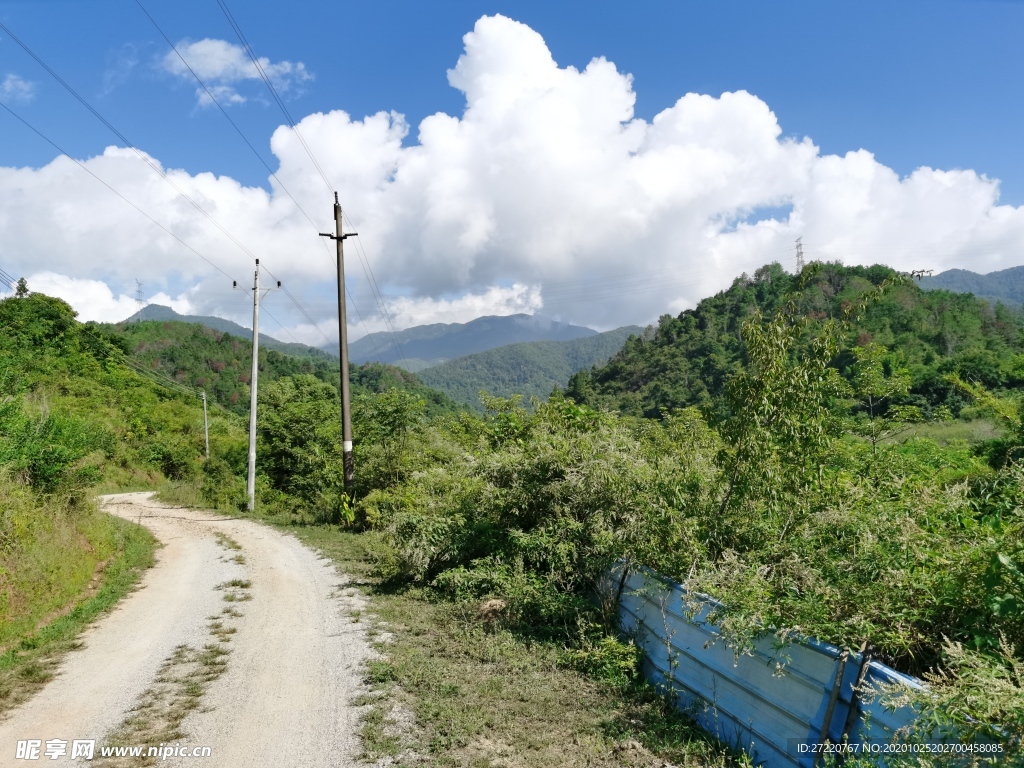 农村山路 田园风光