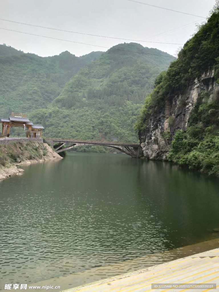 燕山瀑布